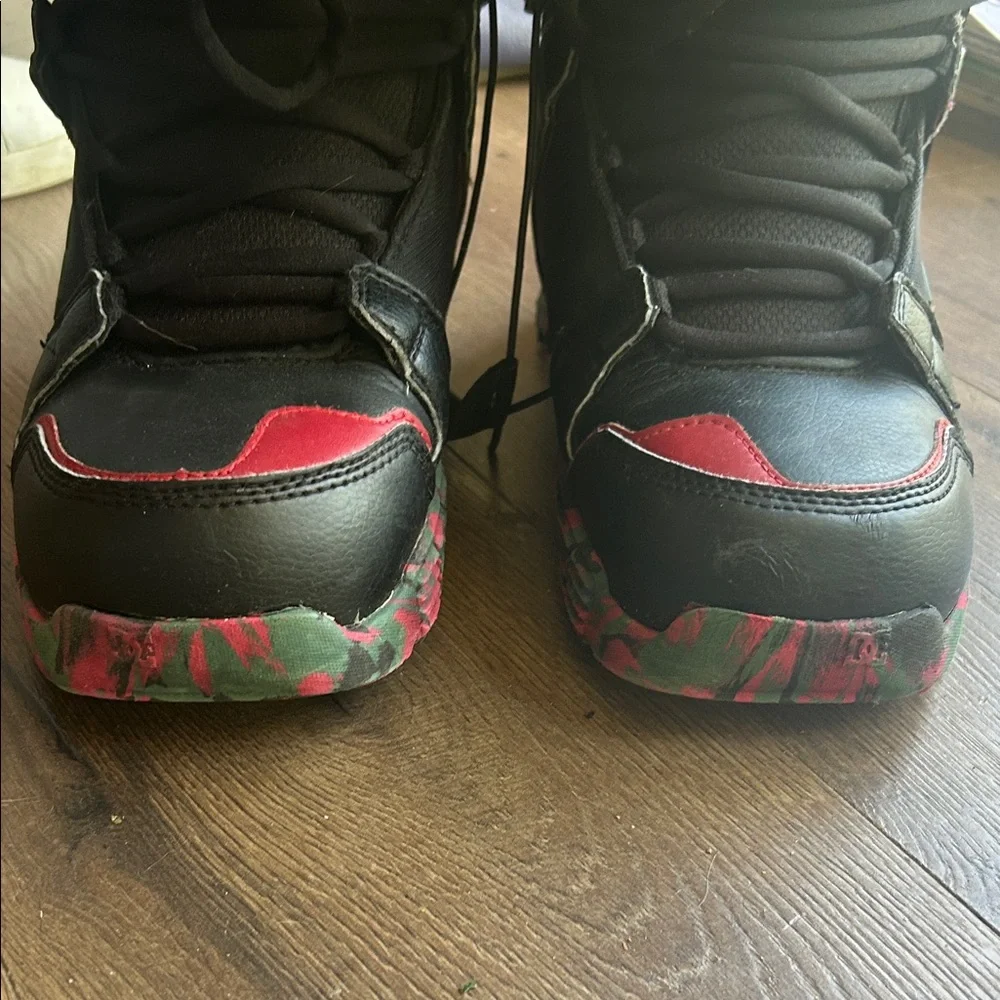 DC Black Snowboard Boots with red Accents and gold Hardware ! Size 7